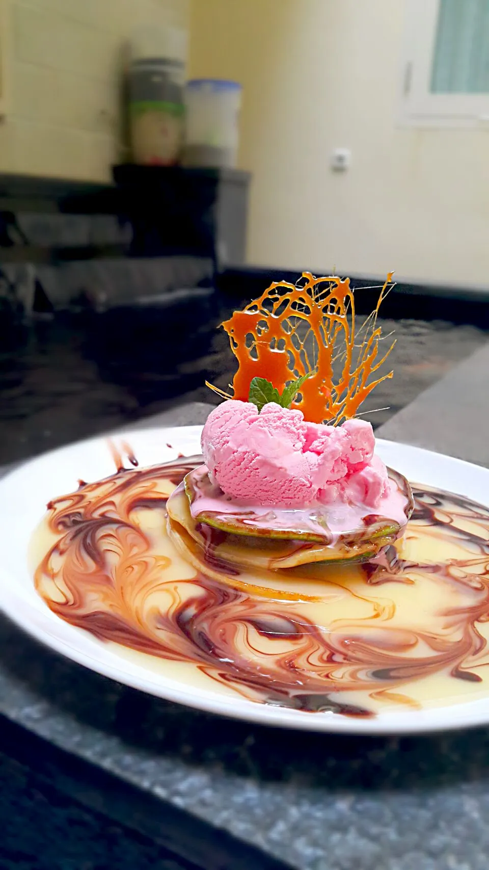 Snapdishの料理写真:green tea pancake with strawberry ice cream|Febrina Albionitaさん