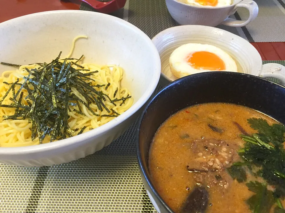 麻婆ナスの残りで、坦々つけ麺と目玉焼きご飯|Yoshito  Kobayashiさん