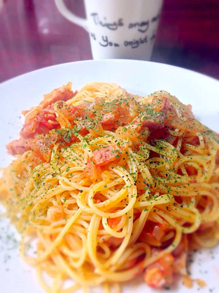 ベーコンとピリ辛トマトソースパスタ🍝✨ヘルシー仕上げ♪|ラキさん