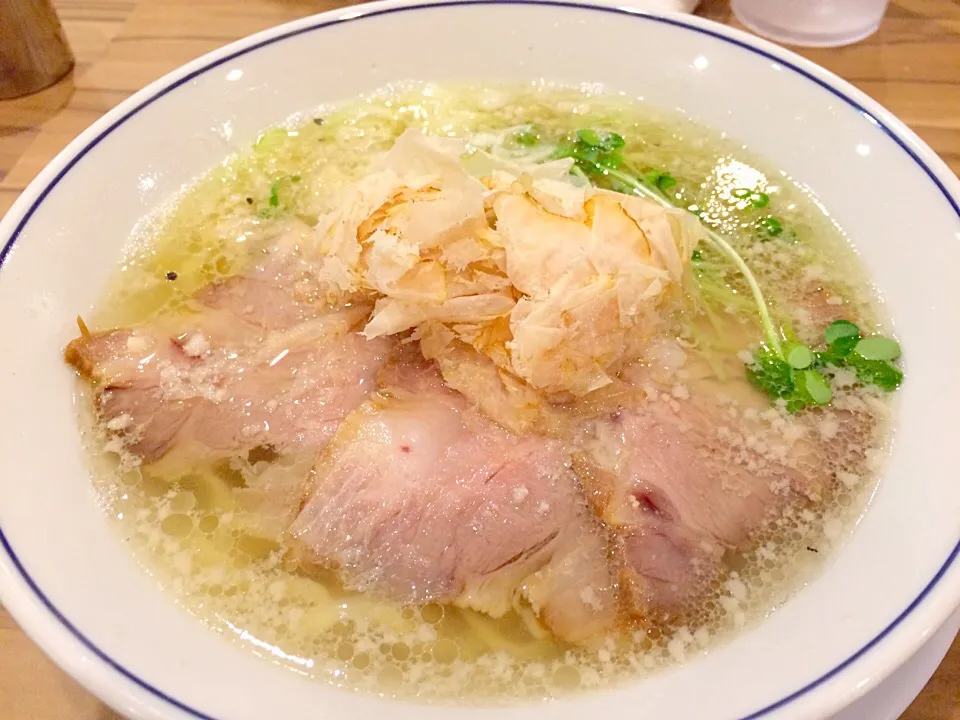 Snapdishの料理写真:鱗＠西中島 塩ラーメン|BOYZ II 麺さん