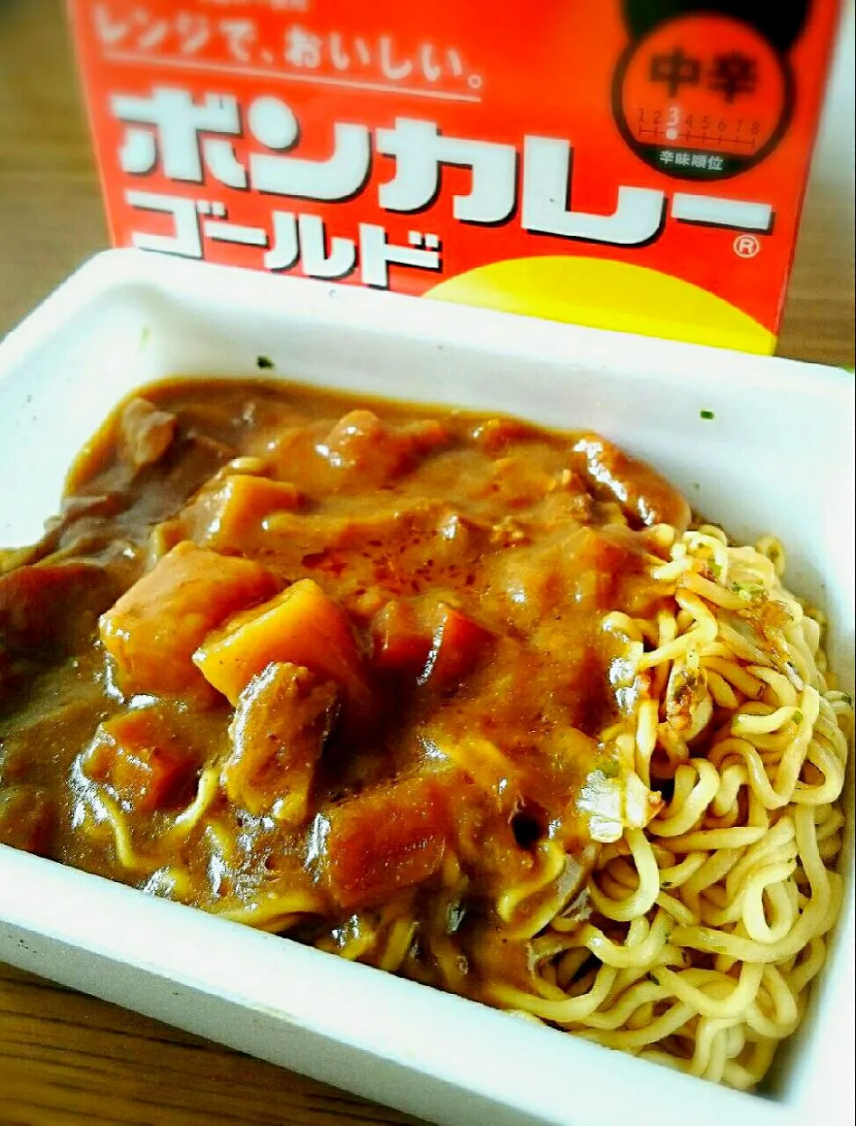 ペヤングにボンカレーがけ😂💦💦ひであに氏のマネっ子😁✨|Yukiさん