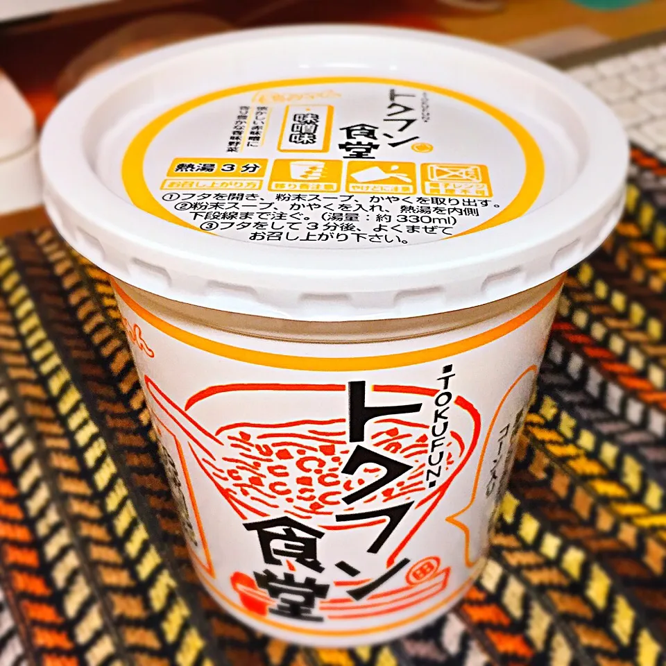 Snapdishの料理写真:昼メシはカップ麺(^^;;|ち〜おんさん