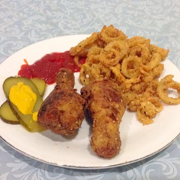 Buttermilk Fried Chicken and Onion Rings|Jacqueline Goretta Tanotoさん