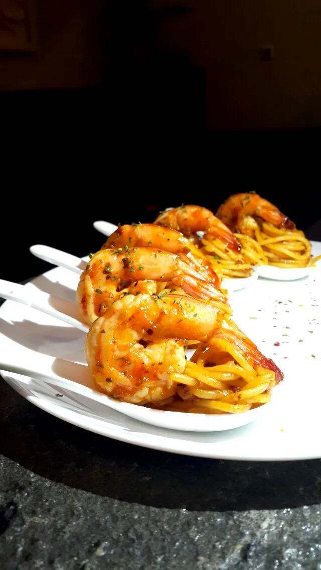 spaghetti pronto with white prawn|Febrina Albionitaさん