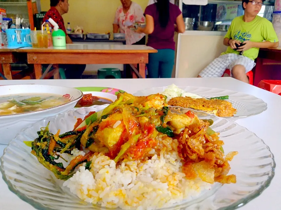 Nasi Campur Manado|Bambang Budiono Tjioさん