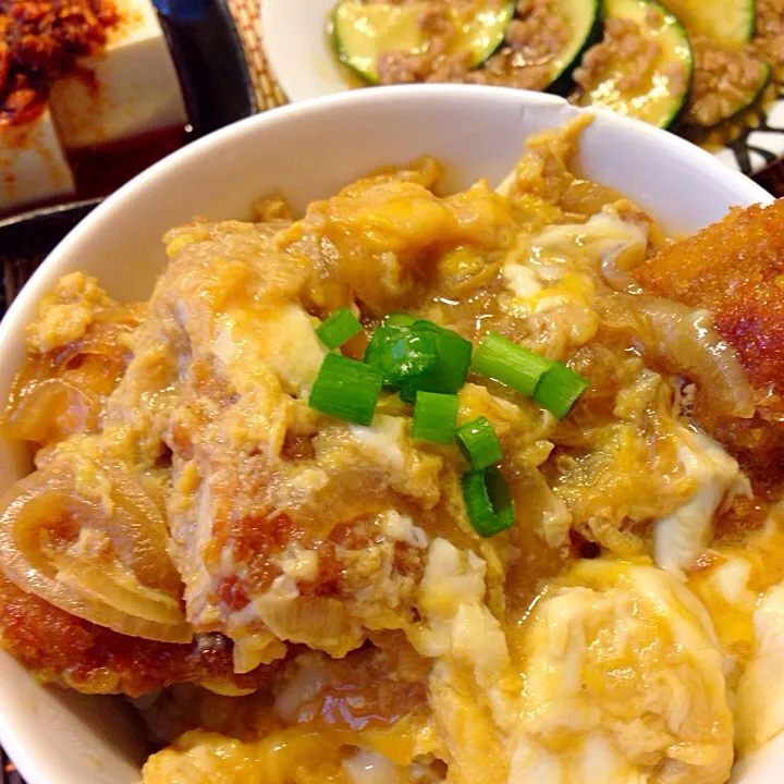 カツ丼、ズッキーニと豚ひき肉の和風炒め|なぁなさん