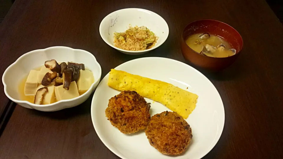 Snapdishの料理写真:なすのおひたし、高野豆腐、アサリの味噌汁、オムレツ|ASTDさん