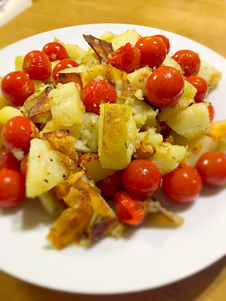 新ジャガとトマトの炒め物|苺さん