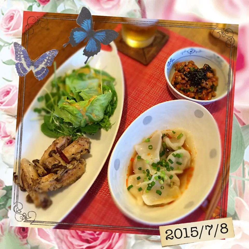 Snapdishの料理写真:水餃子（餃子の王将）
手羽中しめじにんにく黒胡椒炒め
小松菜キムチ納豆|𓇼 Ⓢ Ⓗ Ⓘ Ⓝ Ⓞ Ⓑ Ⓤ 𓇼さん