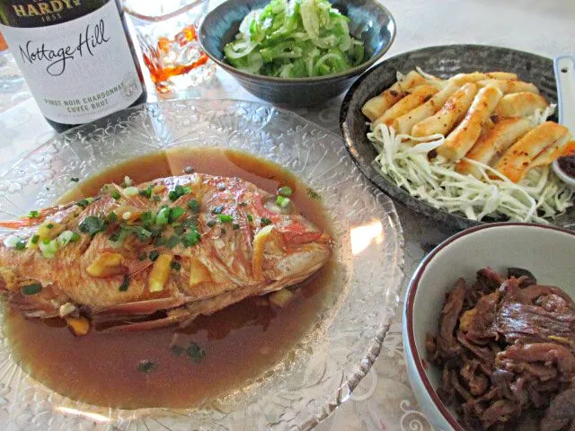 地味におめで鯛の煮付け *牛とゴボウとしめじの佃煮 *餃子皮でキムチーズ揚げ焼き *ゴーヤと玉ねぎの酢物,etc..|ふかرさん