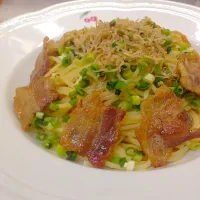 Snapdishの料理写真:豚バラ肉と小ネギのちりめん山椒パスタ (=ﾟωﾟ)ﾉ|alohasantaさん