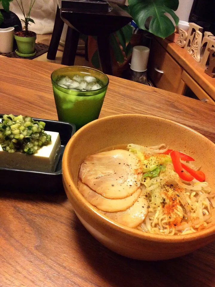 Snapdishの料理写真:サッポロ一番袋麺で もやしチャーシューみそラーメン、山形のだしのっけ冷奴 2015.7.7|キラ姫さん