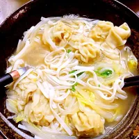 Snapdishの料理写真:Gyoza with noodles|irisさん