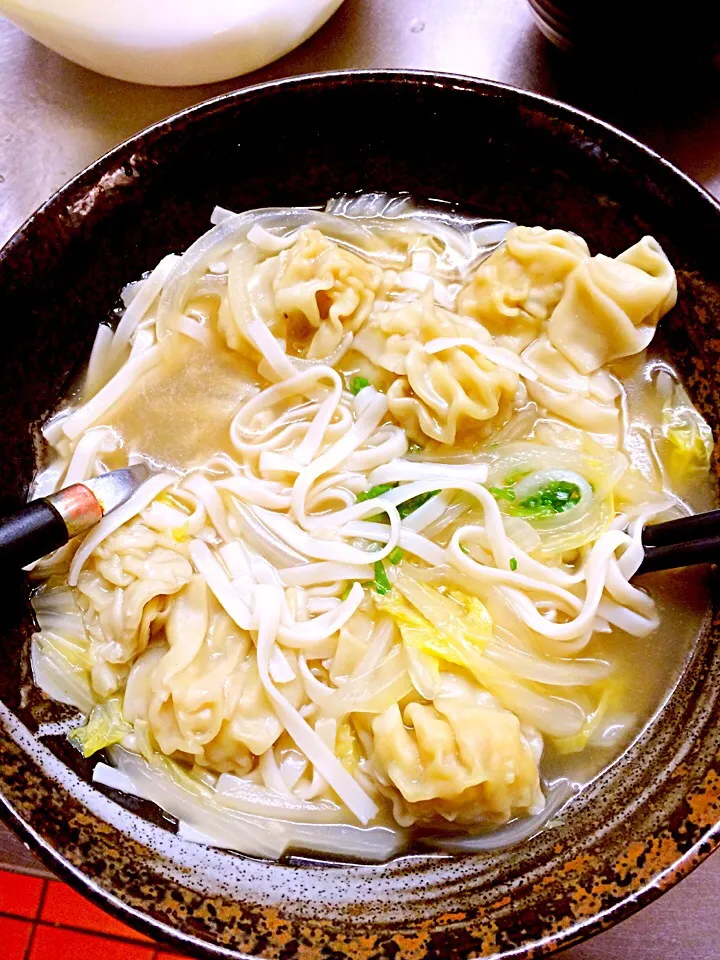 Snapdishの料理写真:Gyoza with noodles|irisさん