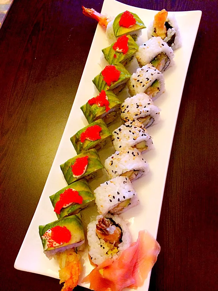 Snapdishの料理写真:Dragon Roll & King Prawn Avocado Roll|irisさん