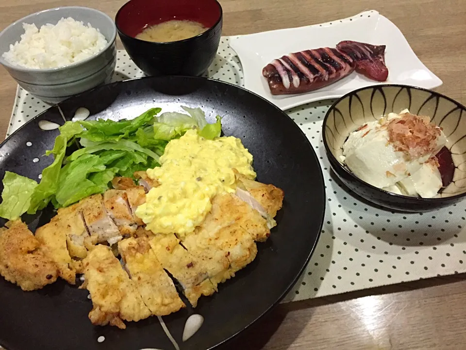 胸肉でヘルシー！チキン南蛮・寄せ豆腐・イカ焼き・舞茸とモヤシの味噌汁|まーままさん