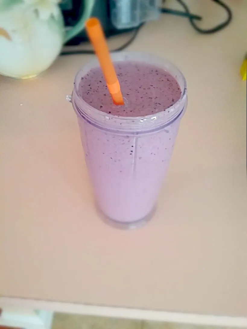 mixed berry,almond milk,whey protein|amberさん