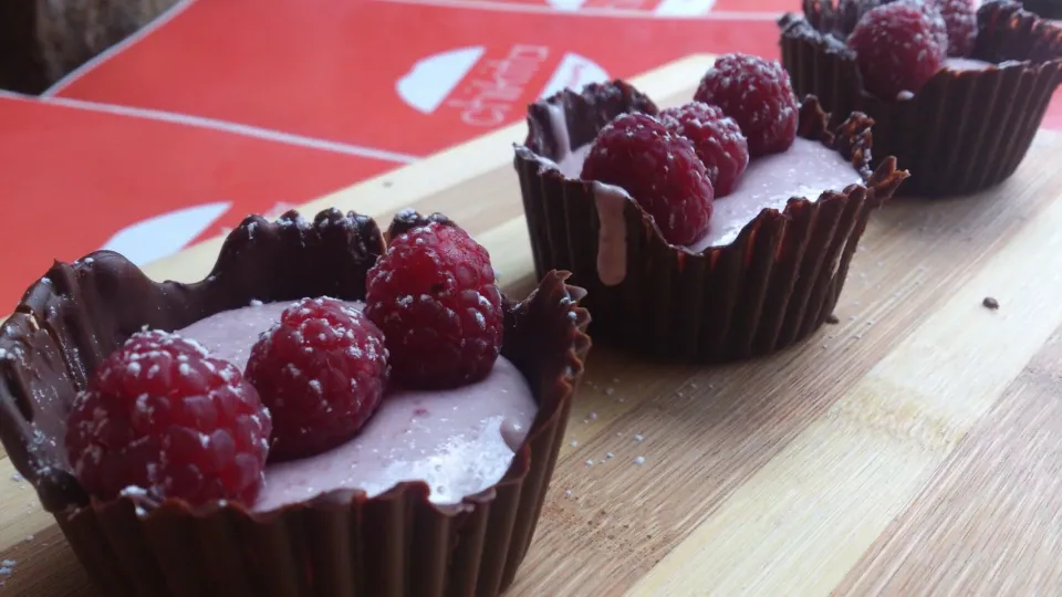 raspberry and white chocolate cups|Ana E Pastenさん