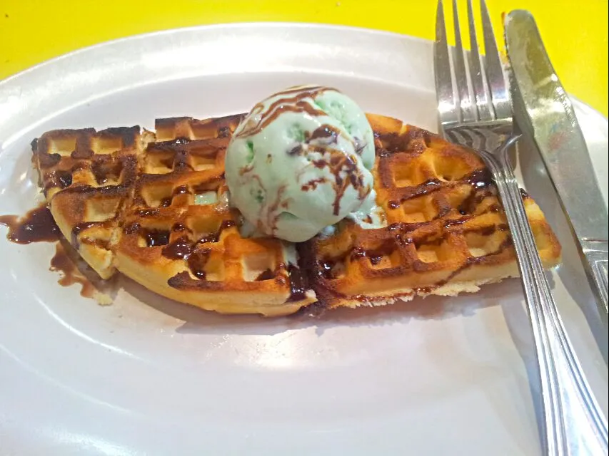 Waffle & Mint Ice Cream|FooDin'sさん