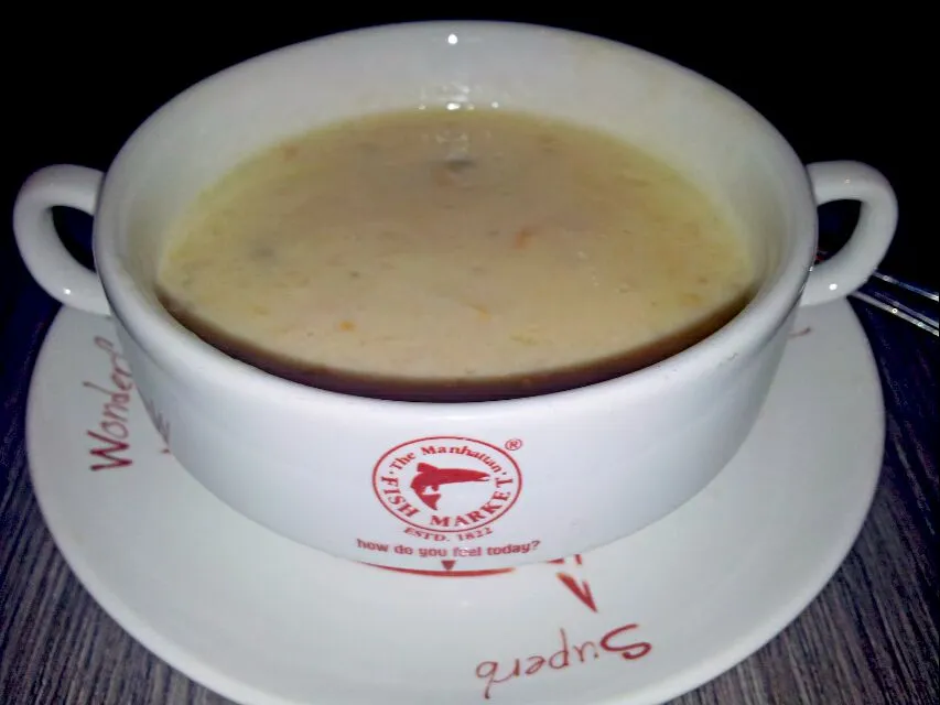 Snapdishの料理写真:Seafood Chowder @ Manhattan Fish|FooDin'sさん