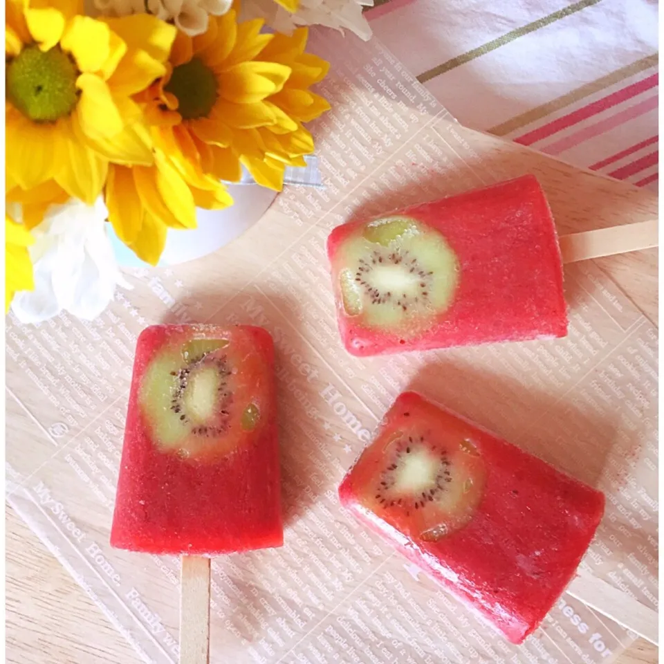 Snapdishの料理写真:Vitamin C Popsicles (Strawberry, Orange & Kiwi)|Prisca Erさん