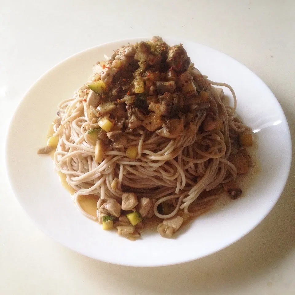 ツナとキノコのあんかけ蕎麦。|ヘイオークボさん