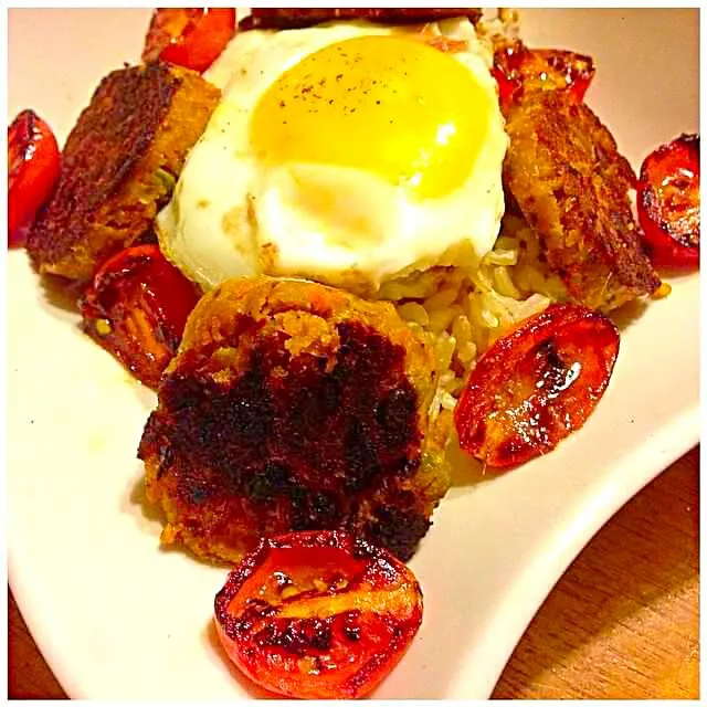 G'Morning! Breakfast Filipino Meatloaf, Sunny Sunny Side, & Charred Cherry Tomato's!! #beautifulfood #foodporn#foodstyling #instafood #art|CHUENCHAIさん