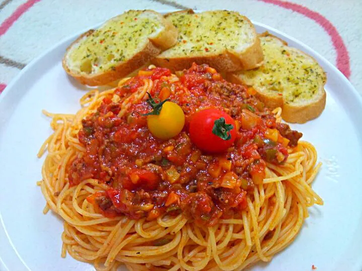 Bolognese with Garlic Bread|Alvin Valerianoさん