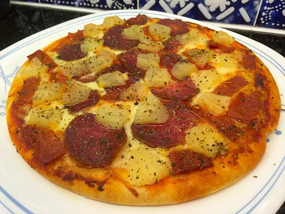 Pepperoni Pineapple Pizza.|Colleen Teoさん