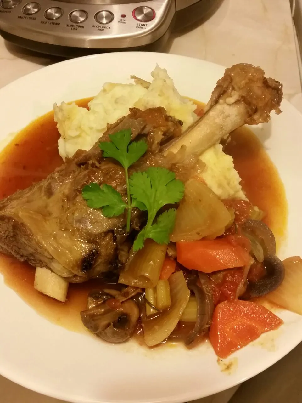 Lamb shanks with garlic mash|Nicky Jonesさん