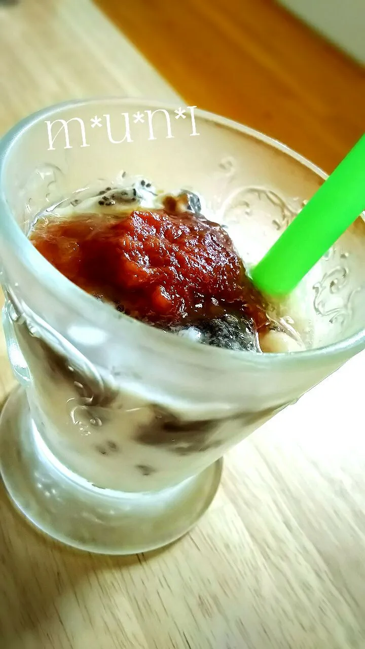 OMさんのChia seeds soy milk agar-agar smoothie with seasonal fruits/チアシード入り豆乳寒天スムージー、季節のフルーツ添え|key♪さん