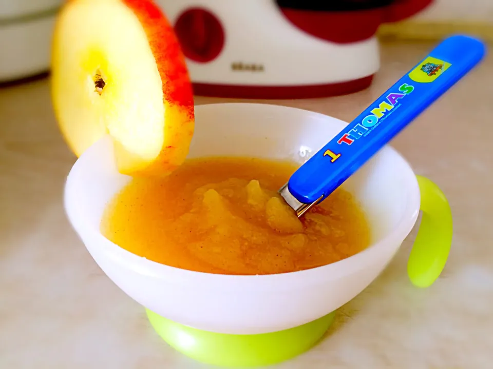 Cinnamon apple sauce for my 1y1m little man ✨👶🏻|celine lowさん