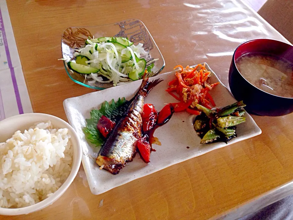 Snapdishの料理写真:晩ご飯🌙鰯のバルサミコ酢焼き・つみれ汁|かわちさん