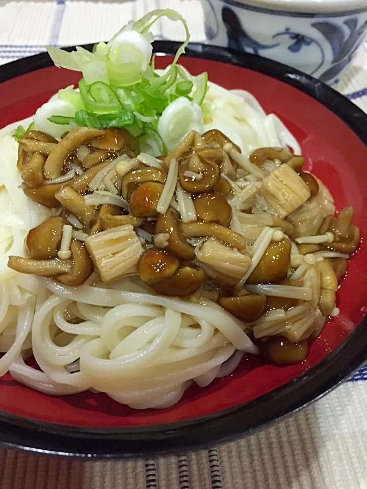 簡単麺つゆ煮キノコの冷やしぶっかけウドン|まーままさん