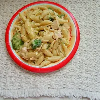 Snapdishの料理写真:Tuna and Broccoli  Cheesy  Pasta|jonafaye Belinさん