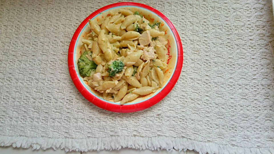 Snapdishの料理写真:Tuna and Broccoli  Cheesy  Pasta|jonafaye Belinさん