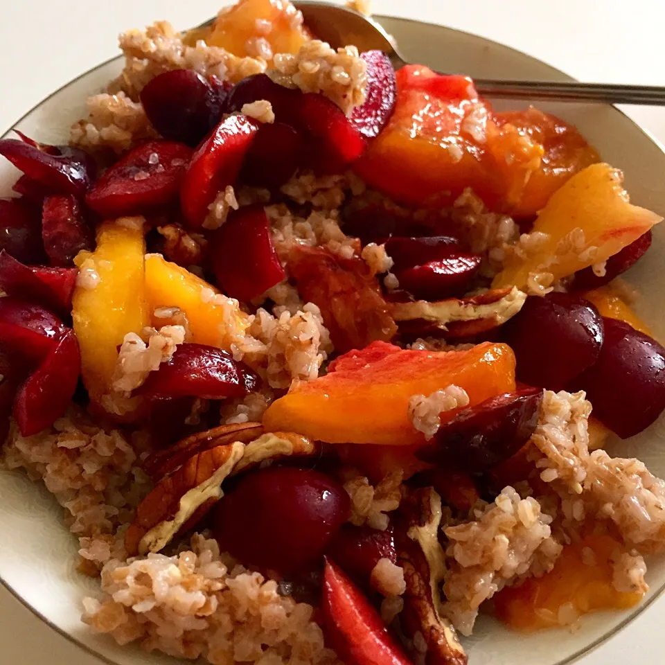 Cracked wheat with almond milk, salt, honey, pecans cherry, and peach|victoria valerioさん