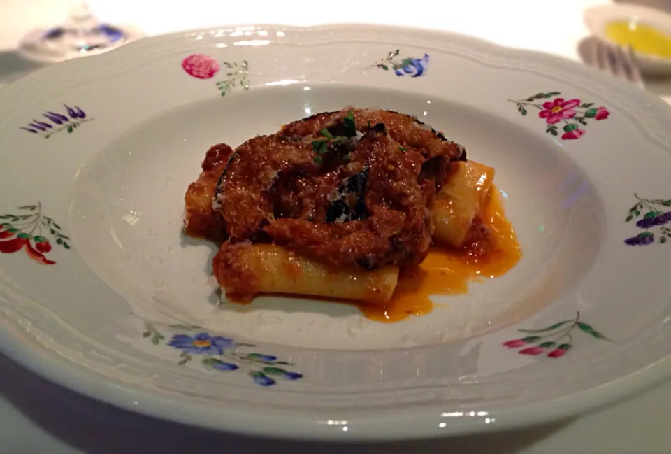 牛肉のラグーソースと茄子のパッケリ|こいちさん