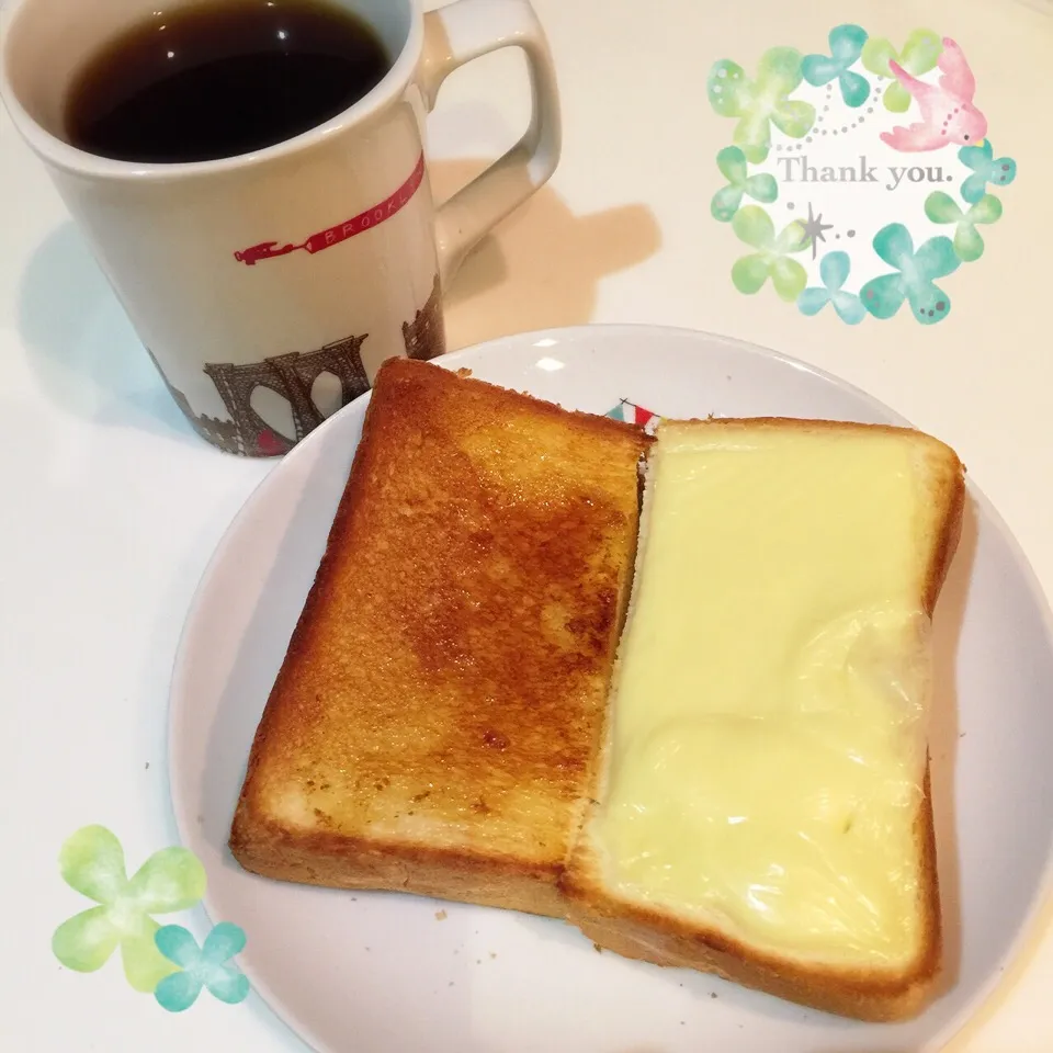 チーズ&はちみつバター厚切りトースト❤︎自分用|Makinsさん