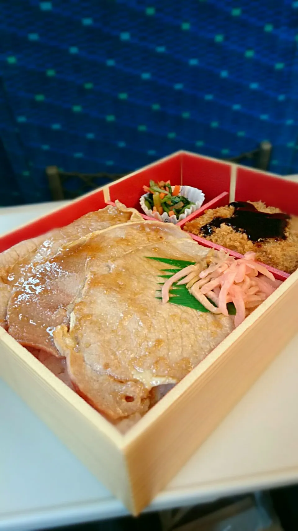 生姜焼きとメンチカツ弁当|平原知宏さん