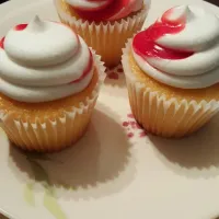 Snapdishの料理写真:Strawberry shotcake cupcakes filled with sweet strawberry|PhantomThiefRecipesさん