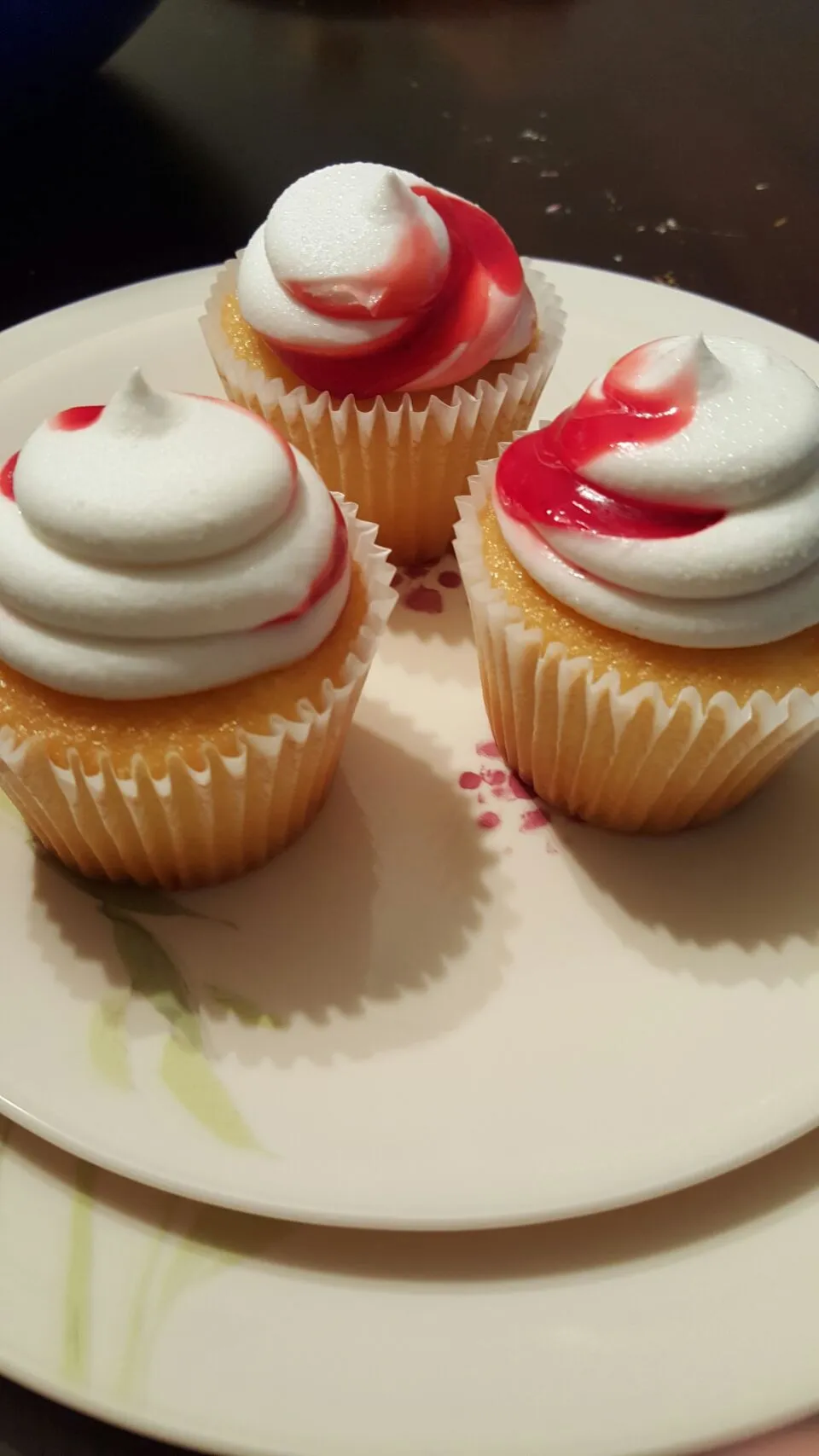 Strawberry shotcake cupcakes filled with sweet strawberry|PhantomThiefRecipesさん