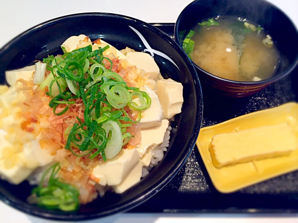 豆腐ぶっかけ飯 〜  𠮷野家で初オーダー  これはこれで有りだなぁ|リフルシャッフルさん