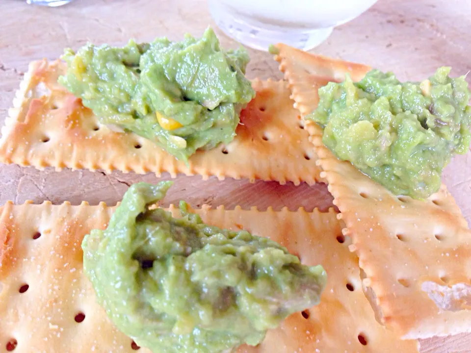 My breakfast today☆♪ cracker with avocado tuna paste|viviさん