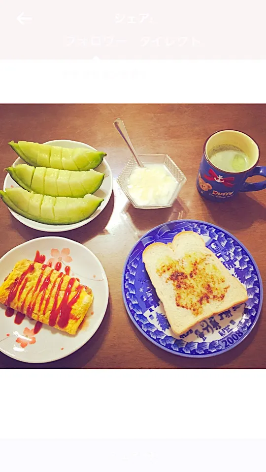 🍞(オリーブオイル&シナモン)、納豆オムレツ、メロン、ヨーグルト🍯、青汁豆乳|なるさん