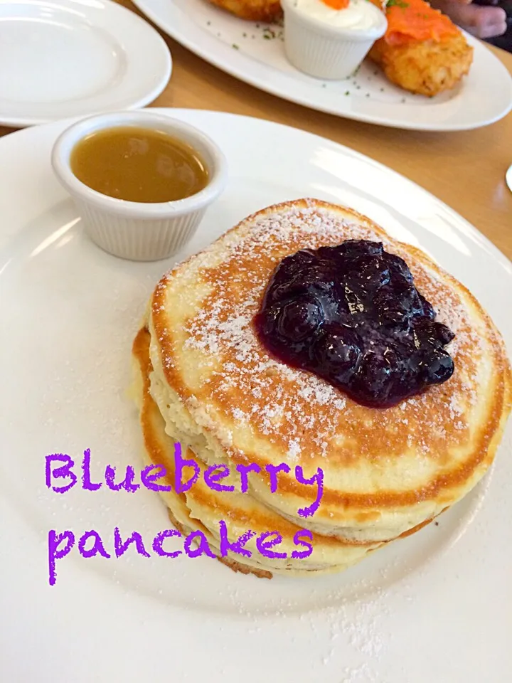 Blueberry pancakes|ミホさん