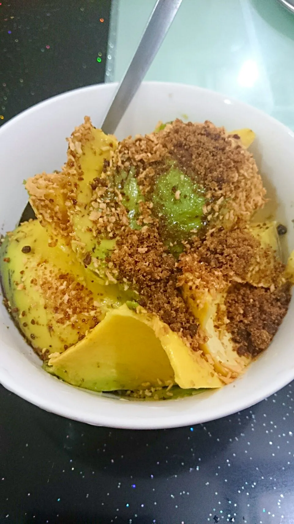 Fresh Guacamole with brown sugar and chunks of roasted coconut meat...|bonnieさん