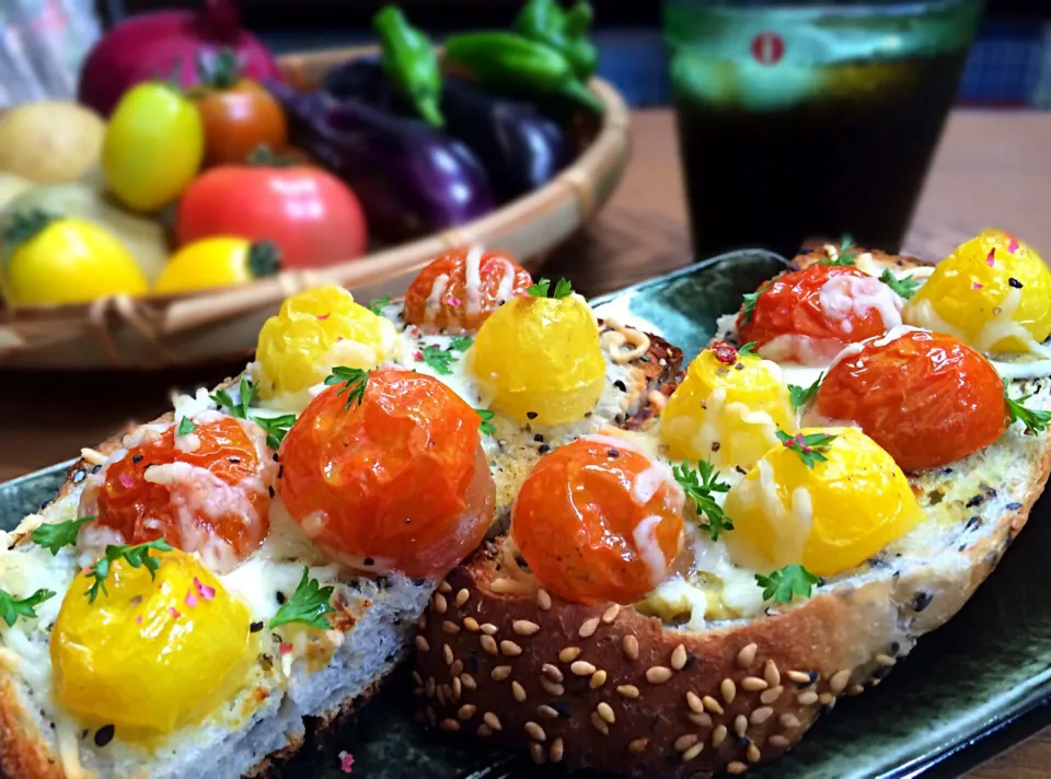 コーズ菜園の新鮮トマトで大好き♡トマトースト🍅ʕ-̼͡-ʔ🍞|七海さん