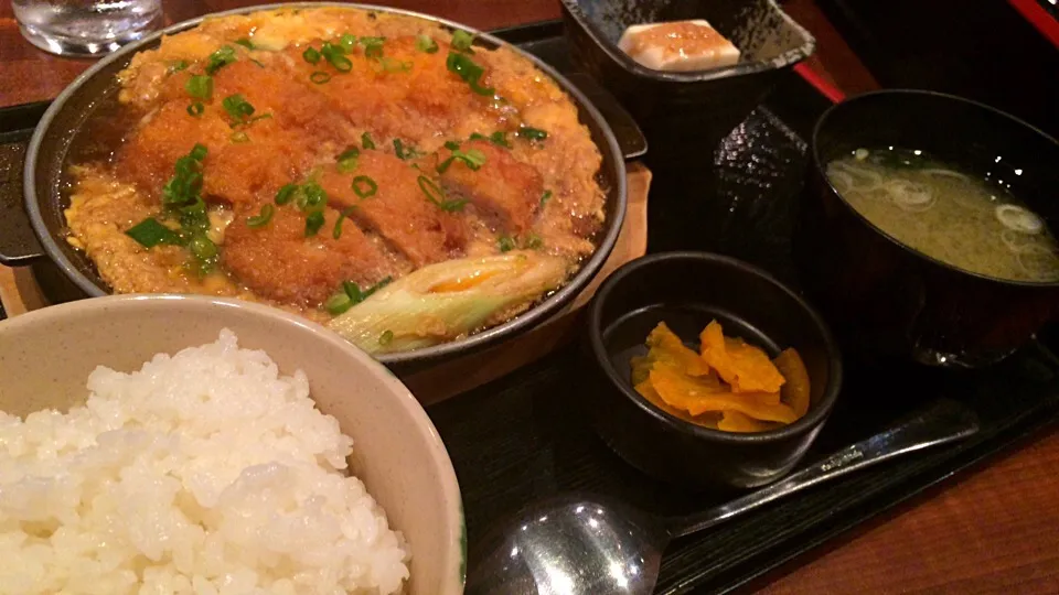 ロースカツ&ヒレカツ煮定食を頂きました。|momongatomoさん