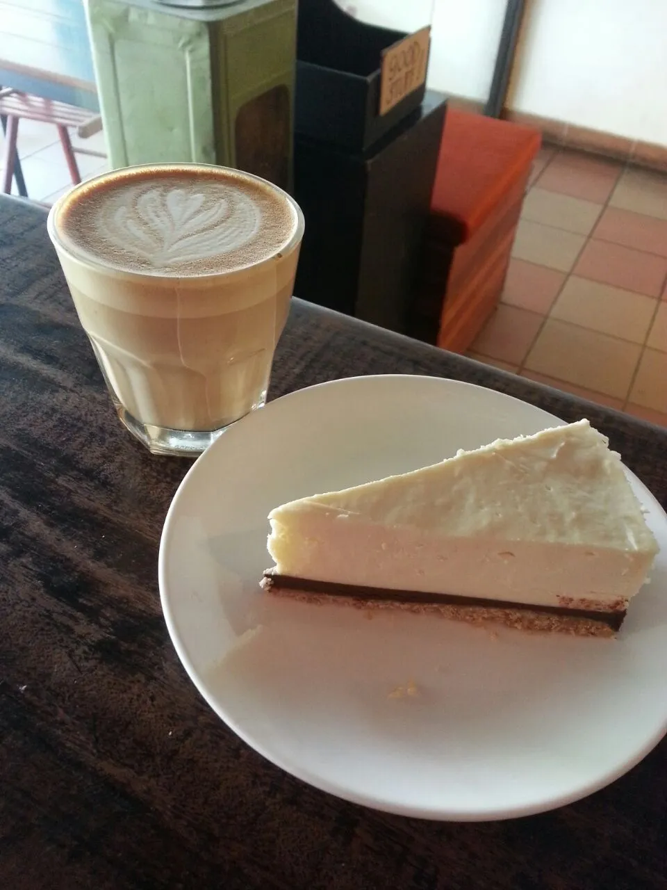 Snapdishの料理写真:cheesecake & cappcino at artisan roast TTDI|korinoさん